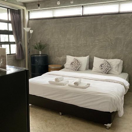 Rumpai Loft Habitat Chiang Mai Exterior foto