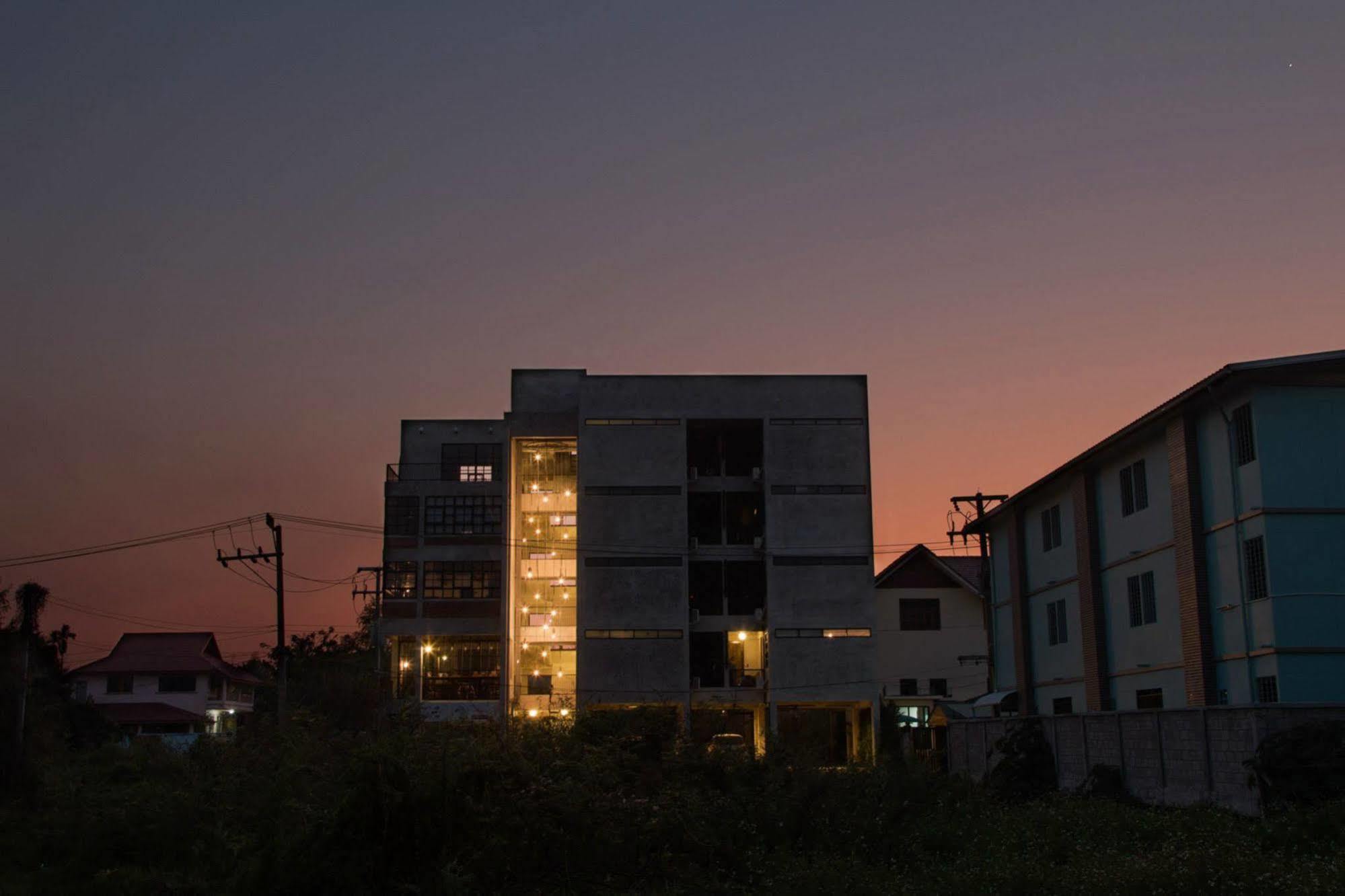 Rumpai Loft Habitat Chiang Mai Exterior foto