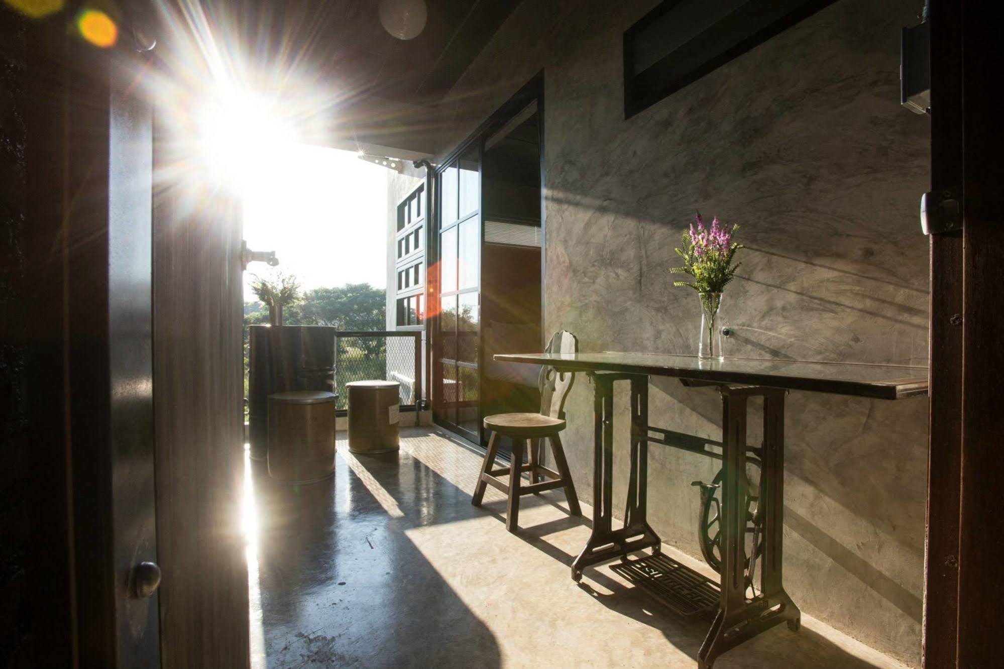 Rumpai Loft Habitat Chiang Mai Exterior foto