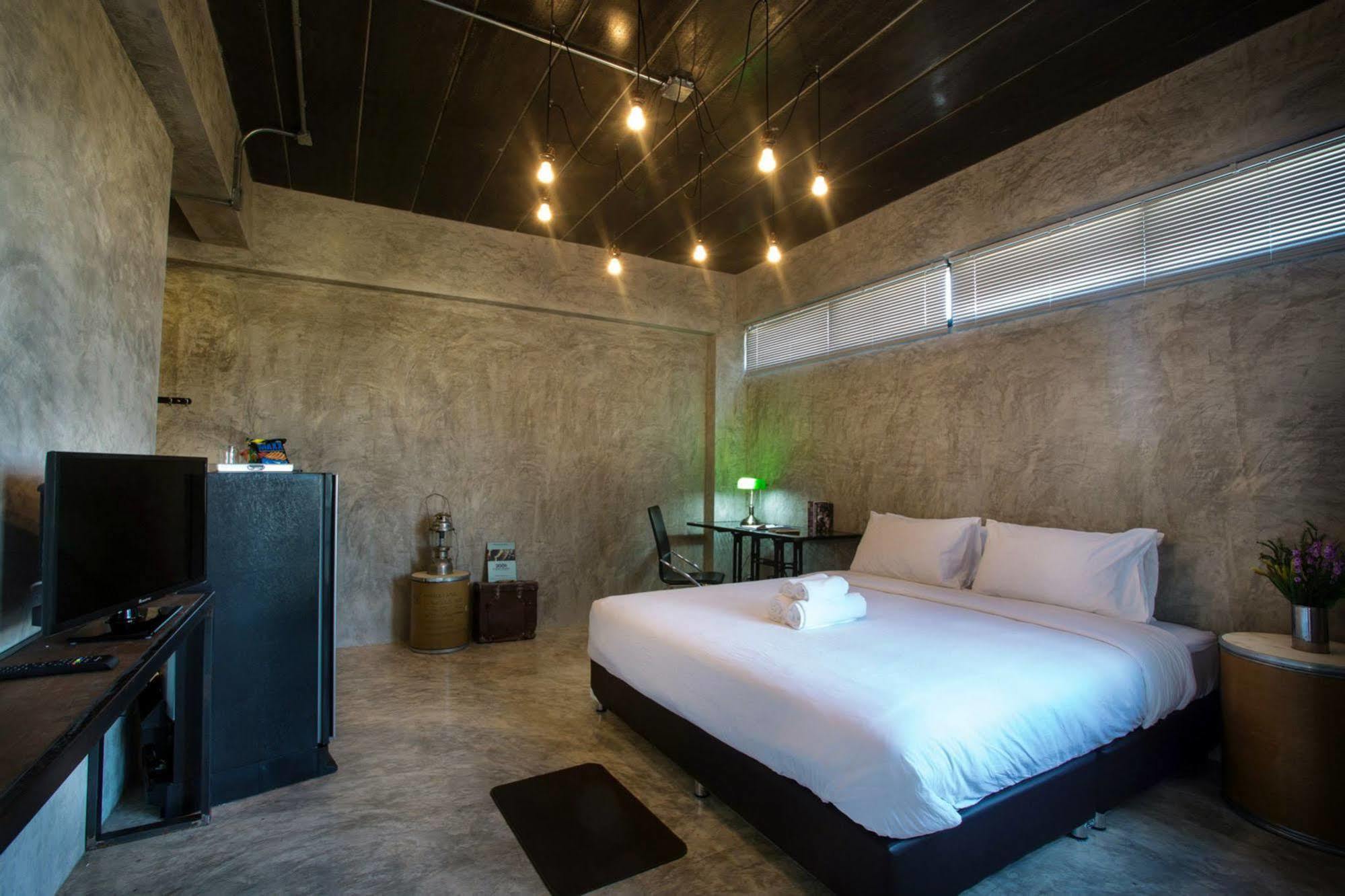 Rumpai Loft Habitat Chiang Mai Exterior foto
